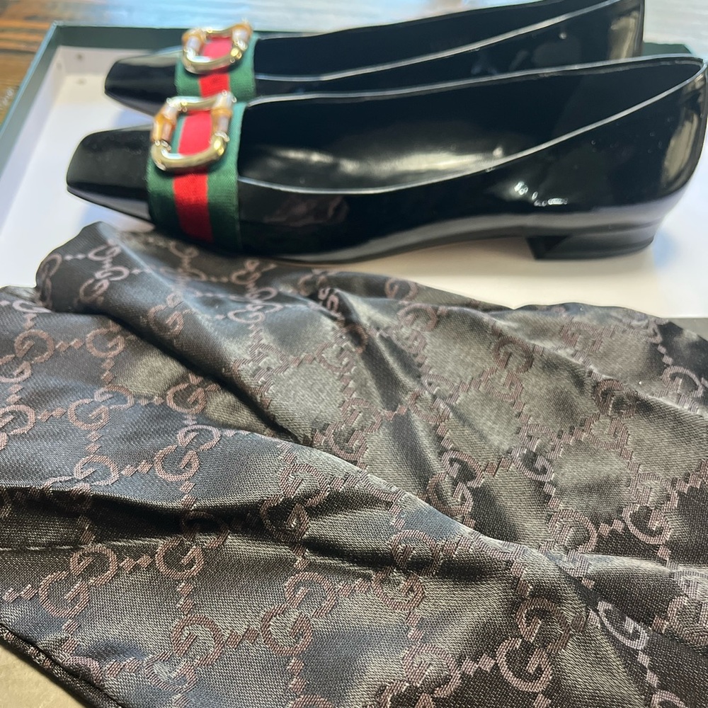 Authentic Gucci shoes patent leather ballet flats